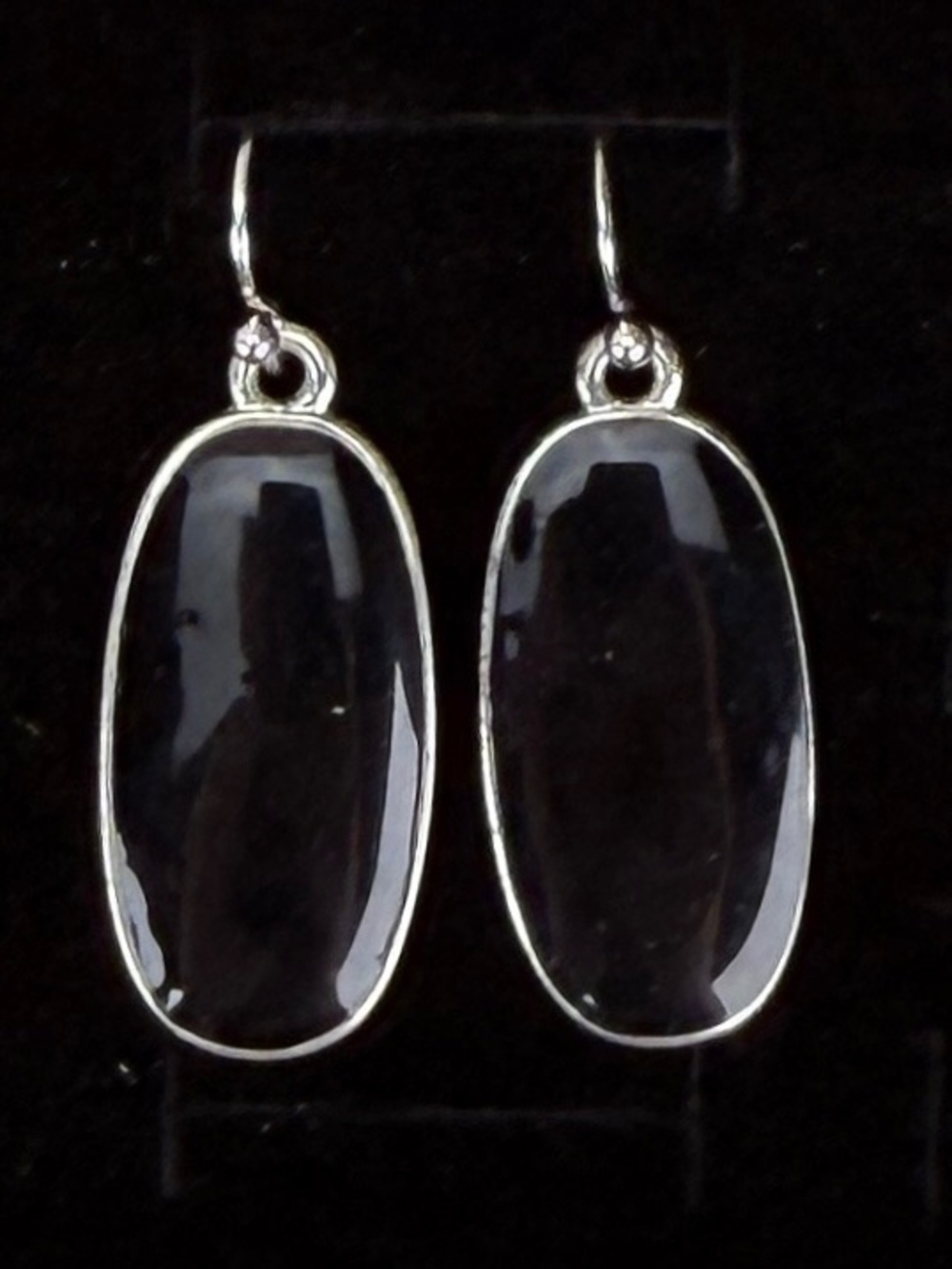 Vintage weighted black and silvertone pierced earrings - Picture 4 of 6